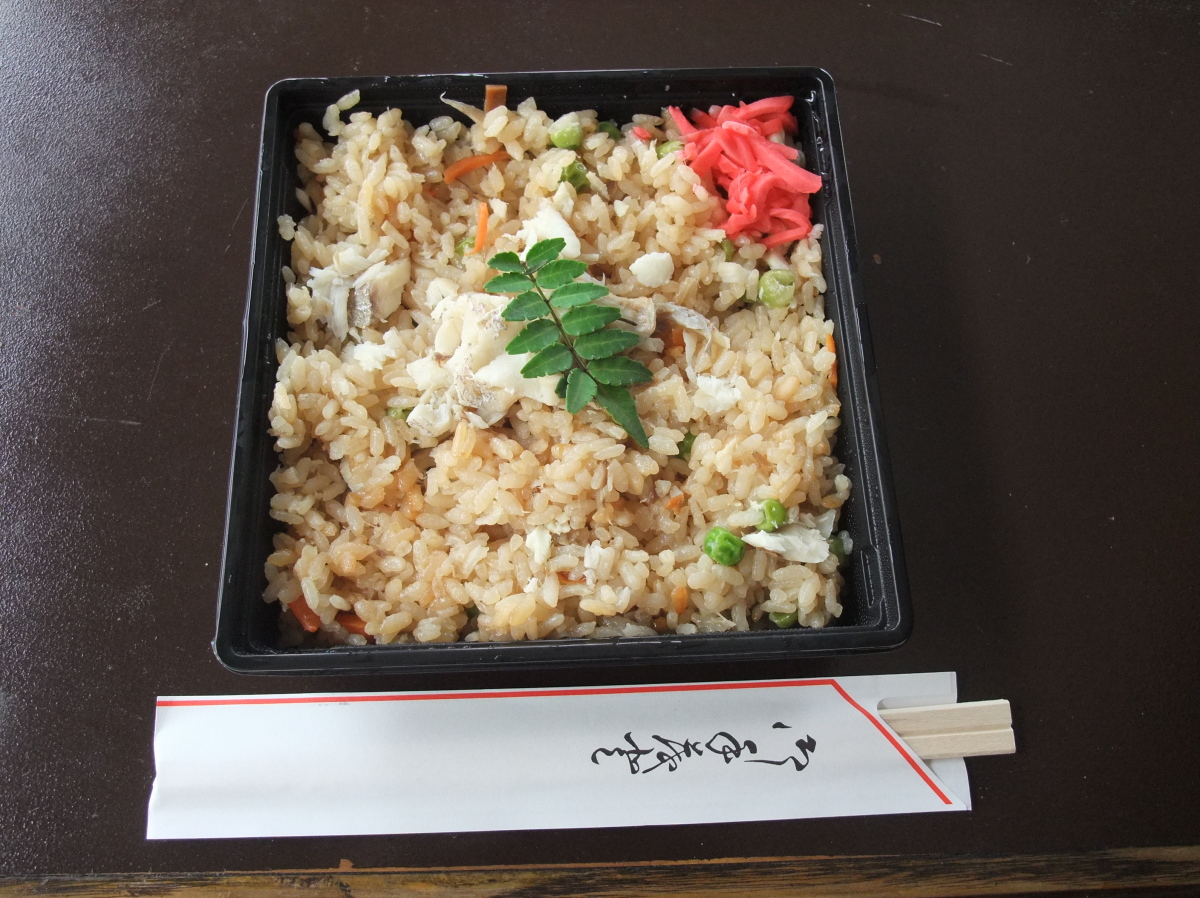 鞆の浦「魚壱(うおいち)」で海と仙酔島を眺めながら福山市名物「鯛めし」をお召し上がりになる増田真知宇(ますだまちう)先生 鞆の浦「魚壱(うおいち)」で海と仙酔島を眺めながら福山市名物「鯛めし」をお召し上がりになる増田真知宇(ますだまちう)先生